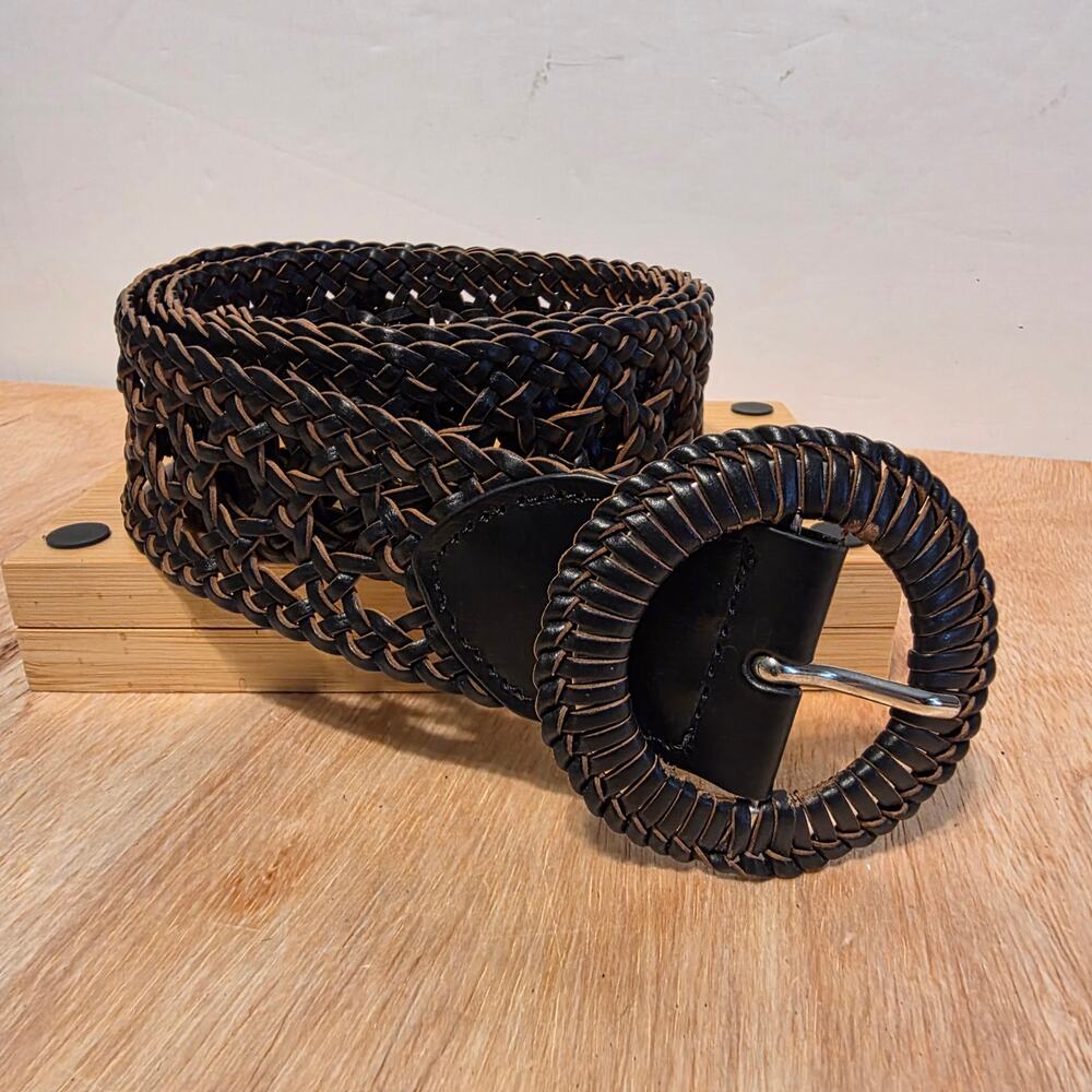 Women's Black Leather with intricate weaved pattern belt round buckle 51" L